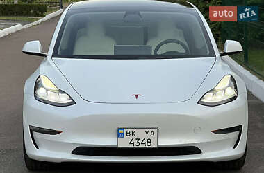 Седан Tesla Model 3 2021 в 