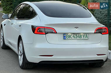Седан Tesla Model 3 2021 в 