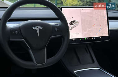 Седан Tesla Model 3 2021 в 