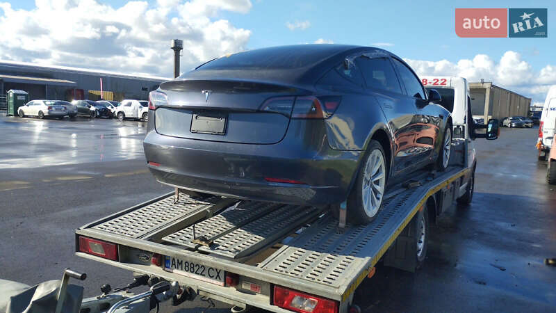 Седан Tesla Model 3 2022 в 