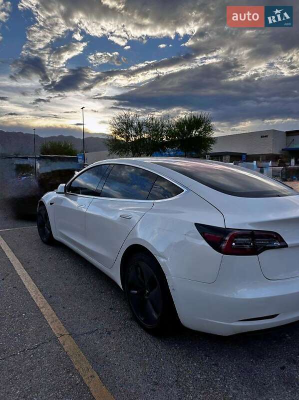 Седан Tesla Model 3 2019 в Полтаві