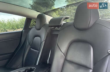 Седан Tesla Model 3 2022 в 