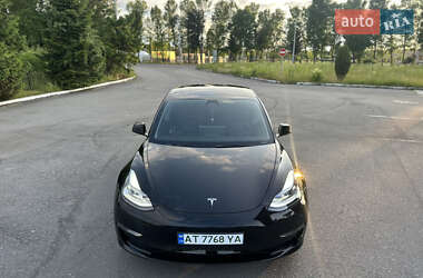 Седан Tesla Model 3 2022 в 