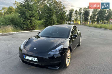 Седан Tesla Model 3 2022 в 