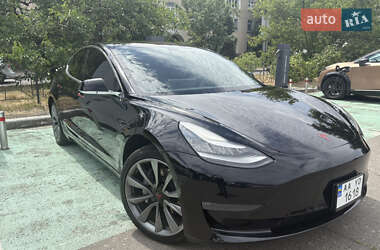 Седан Tesla Model 3 2019 в 