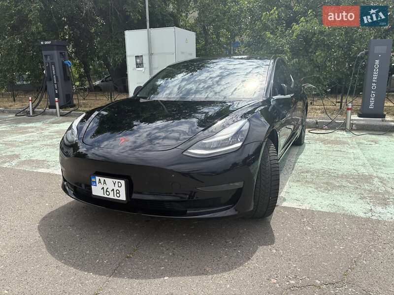 Седан Tesla Model 3 2019 в Киеве