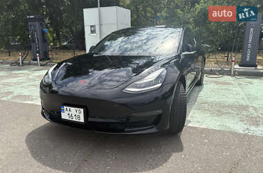 Седан Tesla Model 3 2019 в 