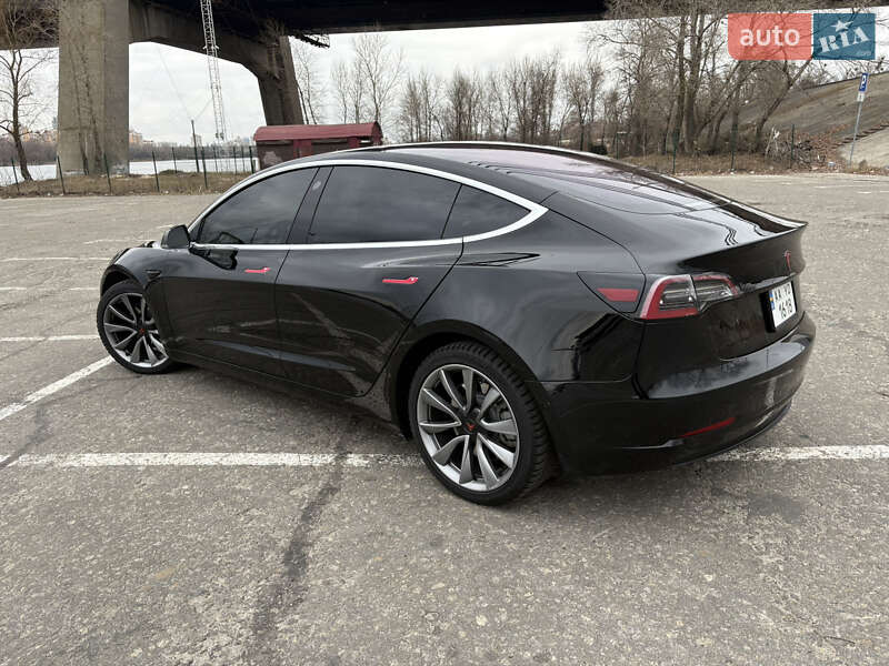 Седан Tesla Model 3 2019 в Киеве