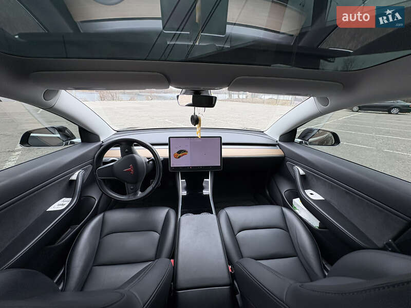 Седан Tesla Model 3 2019 в Киеве
