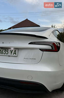Седан Tesla Model 3 2024 в 