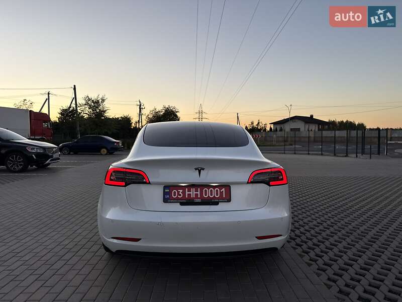 Седан Tesla Model 3 2020 в Луцьку