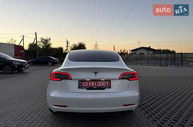 Седан Tesla Model 3 2020 в 