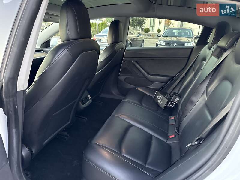 Седан Tesla Model 3 2020 в Луцьку