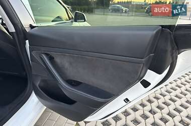 Седан Tesla Model 3 2020 в 