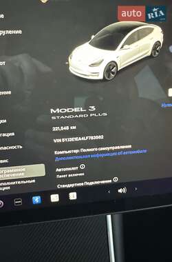 Седан Tesla Model 3 2020 в 