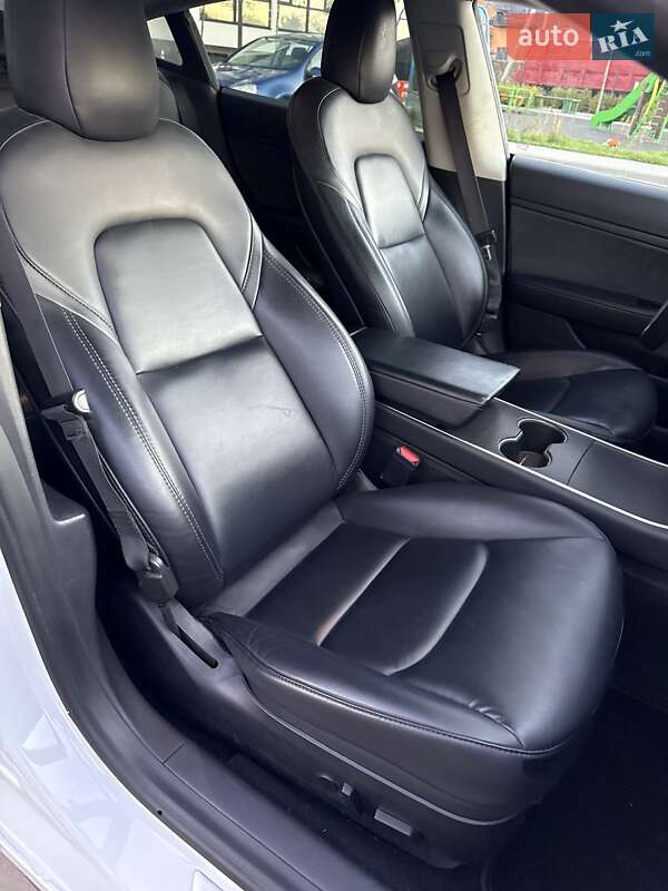 Седан Tesla Model 3 2020 в Луцьку