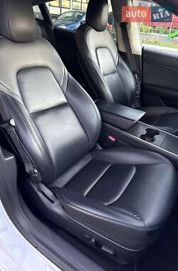 Седан Tesla Model 3 2020 в 