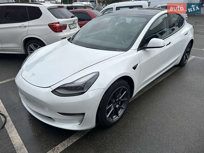Седан Tesla Model 3 2021 в 