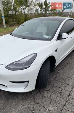 Седан Tesla Model 3 2021 в 