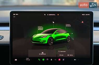 Седан Tesla Model 3 2022 в 