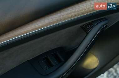Седан Tesla Model 3 2022 в 