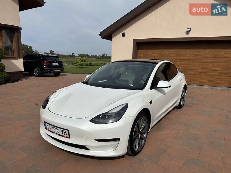 Седан Tesla Model 3 2021 в Черкассах