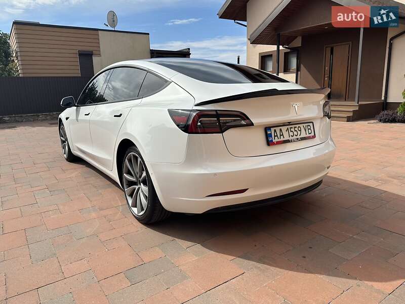 Седан Tesla Model 3 2021 в Черкассах