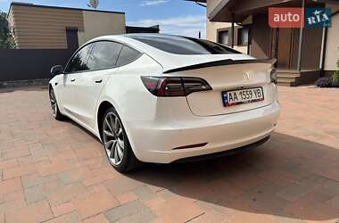 Седан Tesla Model 3 2021 в 