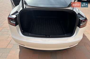 Седан Tesla Model 3 2021 в 