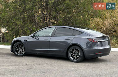 Седан Tesla Model 3 2021 в 