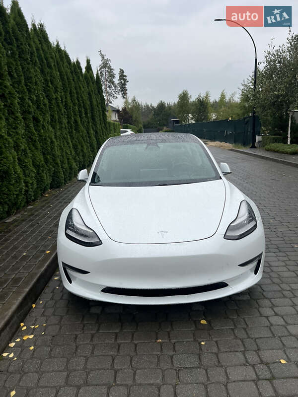 Седан Tesla Model 3 2019 в Киеве