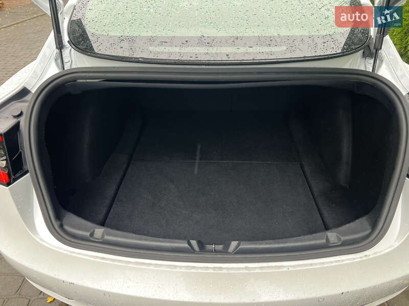 Седан Tesla Model 3 2019 в Киеве