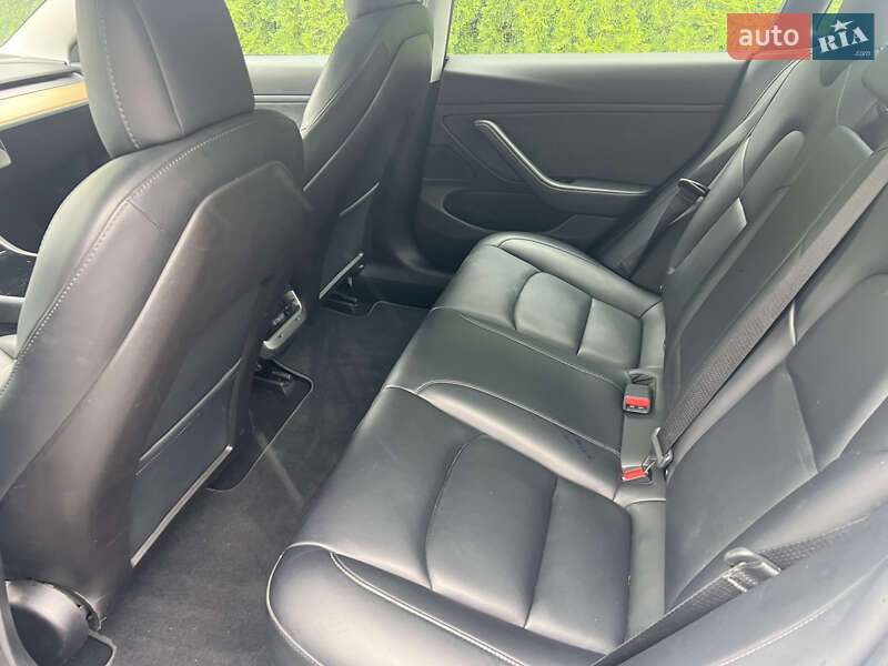 Седан Tesla Model 3 2019 в Киеве