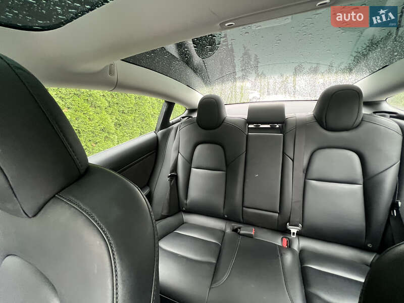 Седан Tesla Model 3 2019 в Киеве