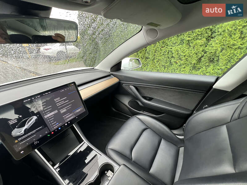 Седан Tesla Model 3 2019 в Киеве