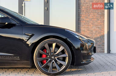 Седан Tesla Model 3 2019 в 