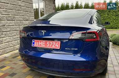 Седан Tesla Model 3 2022 в 