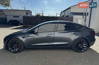 Седан Tesla Model 3 2023 в 