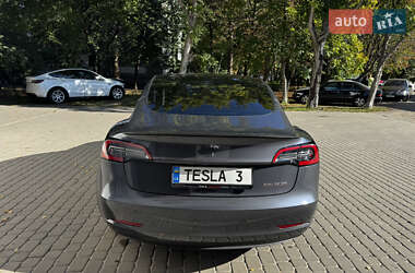 Седан Tesla Model 3 2023 в 