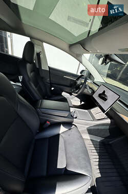 Седан Tesla Model 3 2023 в 