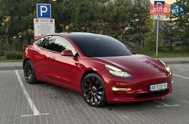 Седан Tesla Model 3 2022 в 