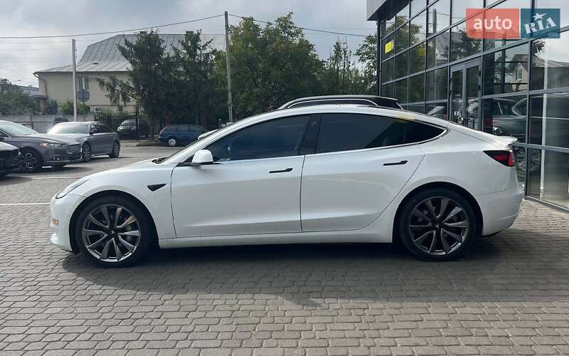 Седан Tesla Model 3 2019 в Ивано-Франковске
