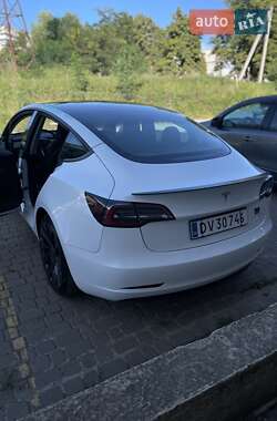 Седан Tesla Model 3 2021 в 
