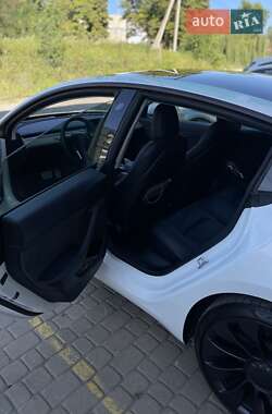 Седан Tesla Model 3 2021 в 