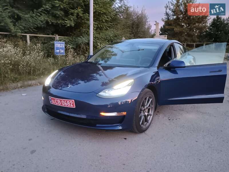 Седан Tesla Model 3 2022 в Самборі