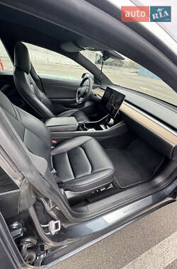 Седан Tesla Model 3 2020 в 
