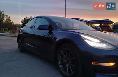 Седан Tesla Model 3 2022 в 