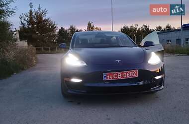 Седан Tesla Model 3 2022 в 