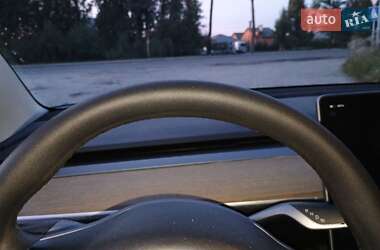 Седан Tesla Model 3 2022 в 