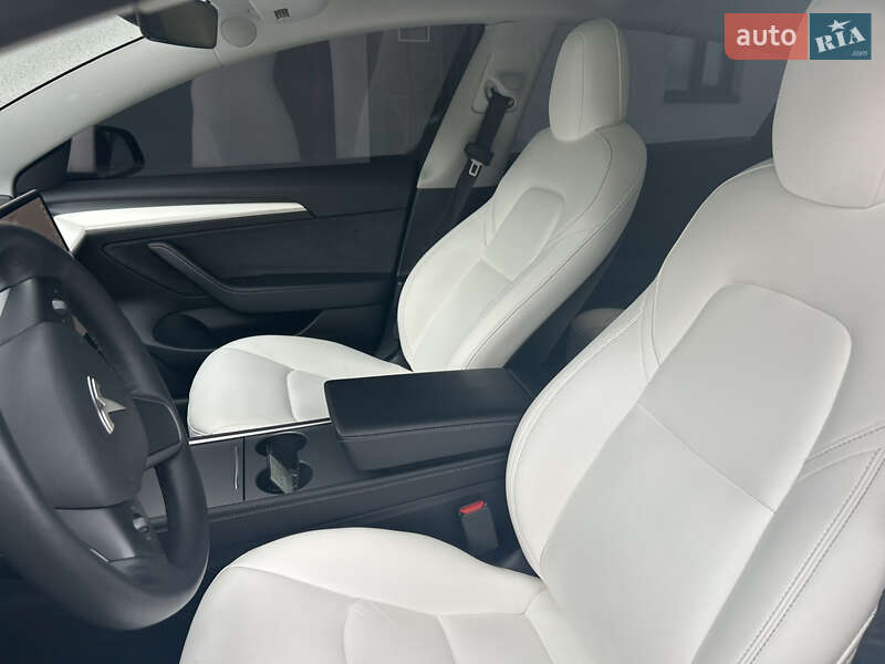 Седан Tesla Model 3 2021 в Фастові